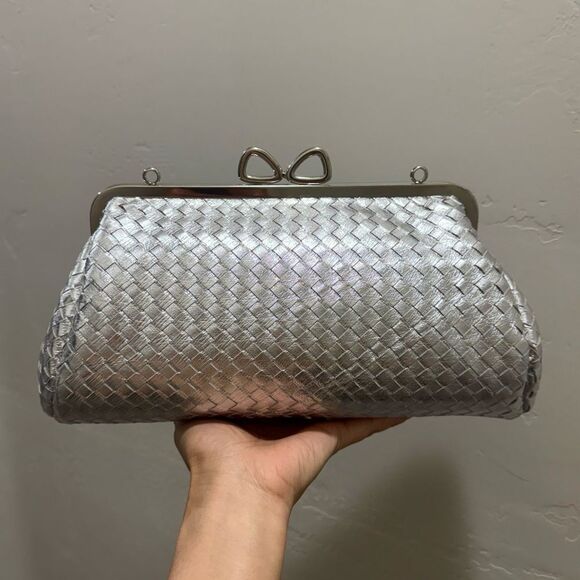 Silver Woven Leather Handmade Unique Bow Shaped Kisslock Baguette Bag/Crossbody - Picture 9 of 16
